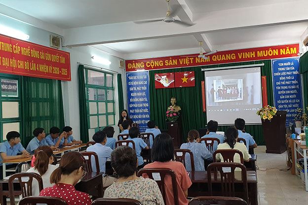 Dong Saigon College