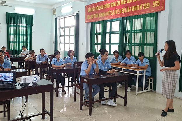 Dong Saigon College